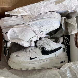 Nike Force 1 LV8 Utility Sneakers - White, Black